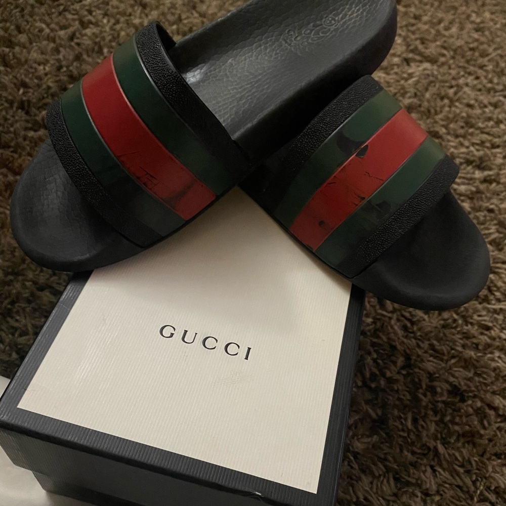 Little boys Gucci slides